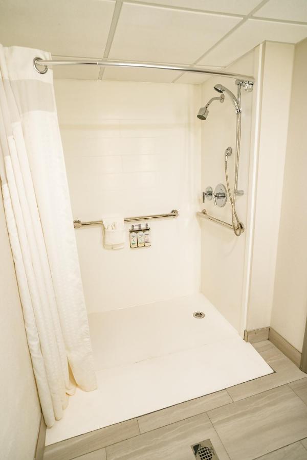 | Holiday Inn Express Hotel & Suites Knoxville-North-I-75 Exit 112, an IHG Hotel