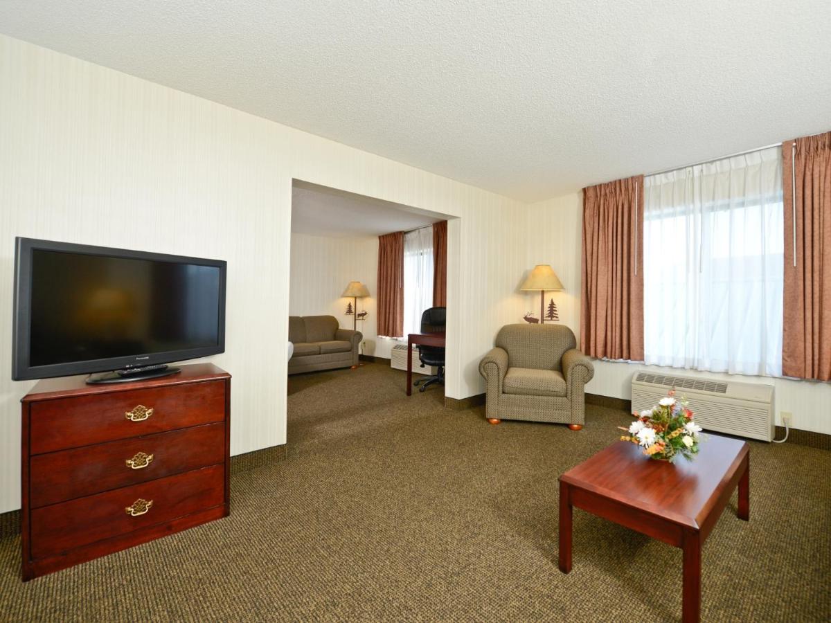  | Clubhouse Inn