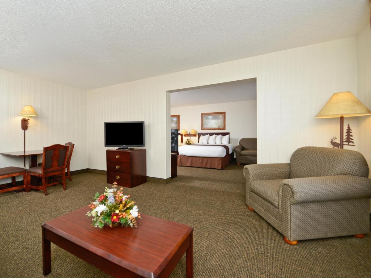  | Clubhouse Inn