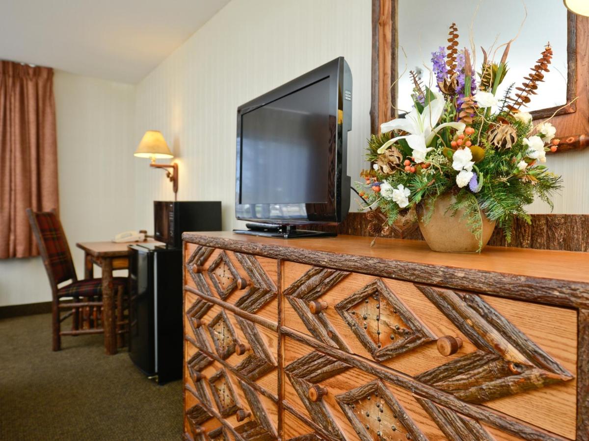  | Clubhouse Inn