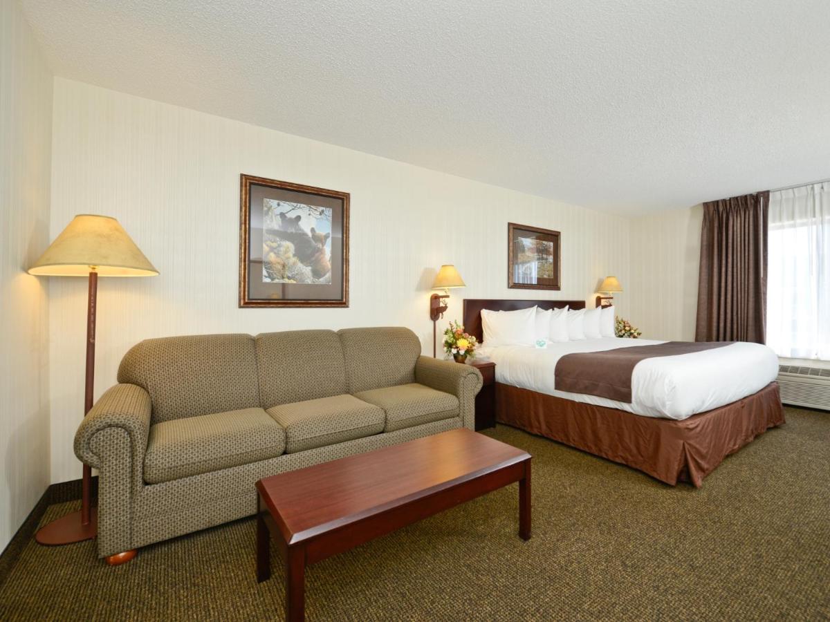  | Clubhouse Inn