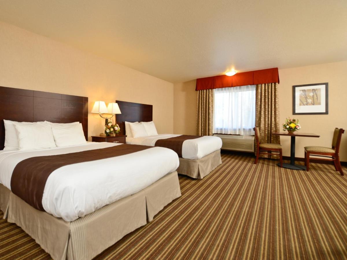 | Yellowstone West Gate Hotel