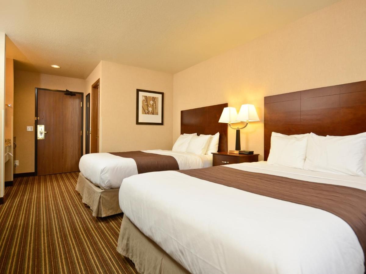 | Yellowstone West Gate Hotel
