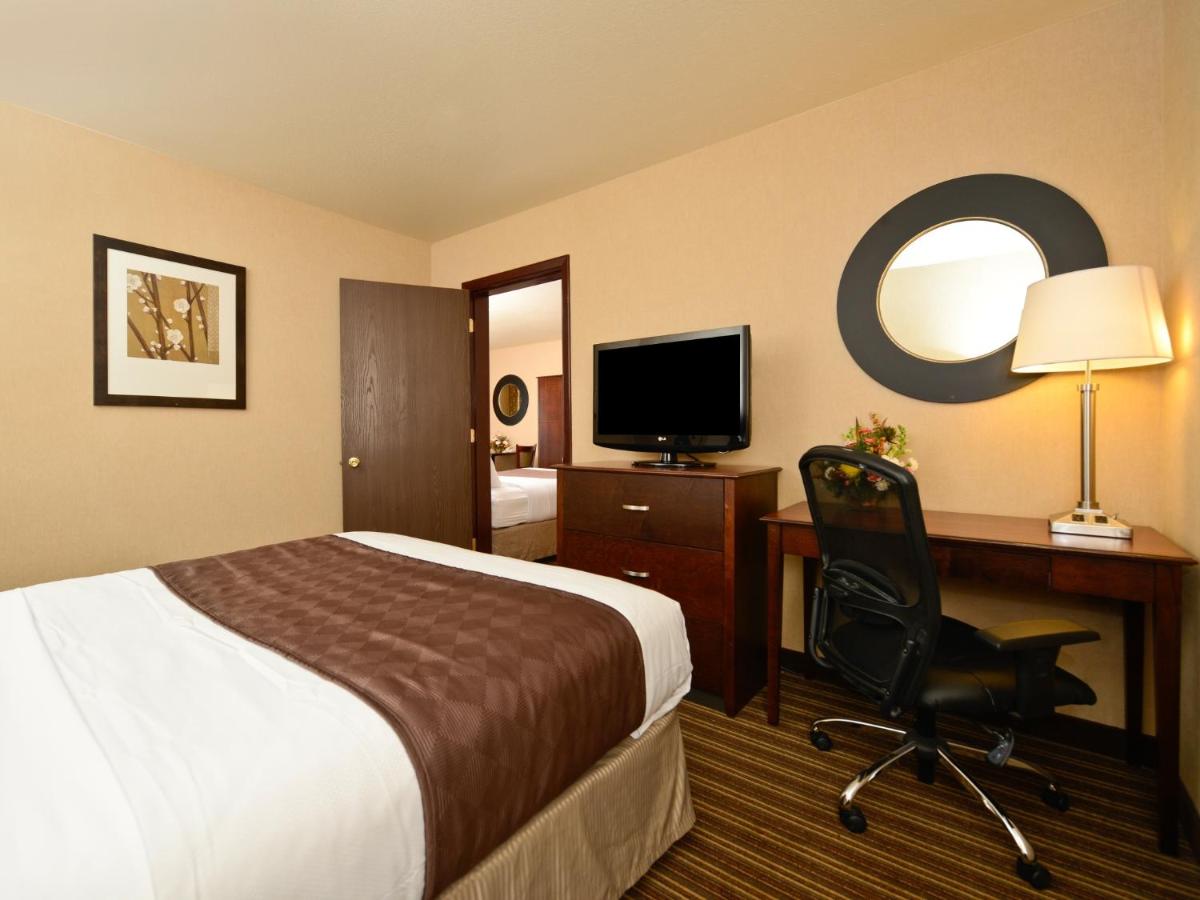 | Yellowstone West Gate Hotel