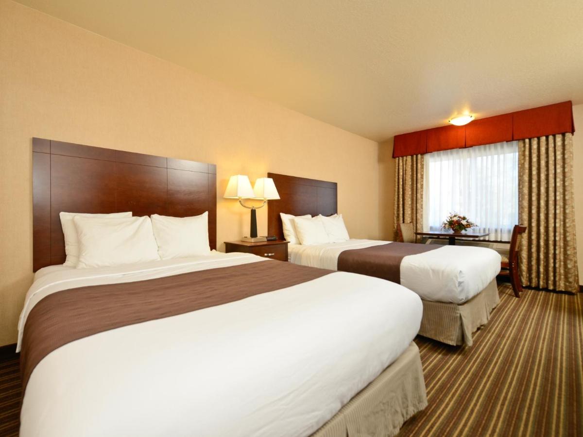 | Yellowstone West Gate Hotel
