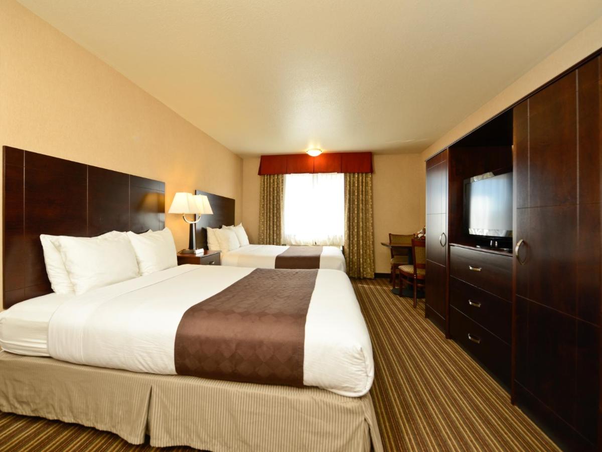| Yellowstone West Gate Hotel
