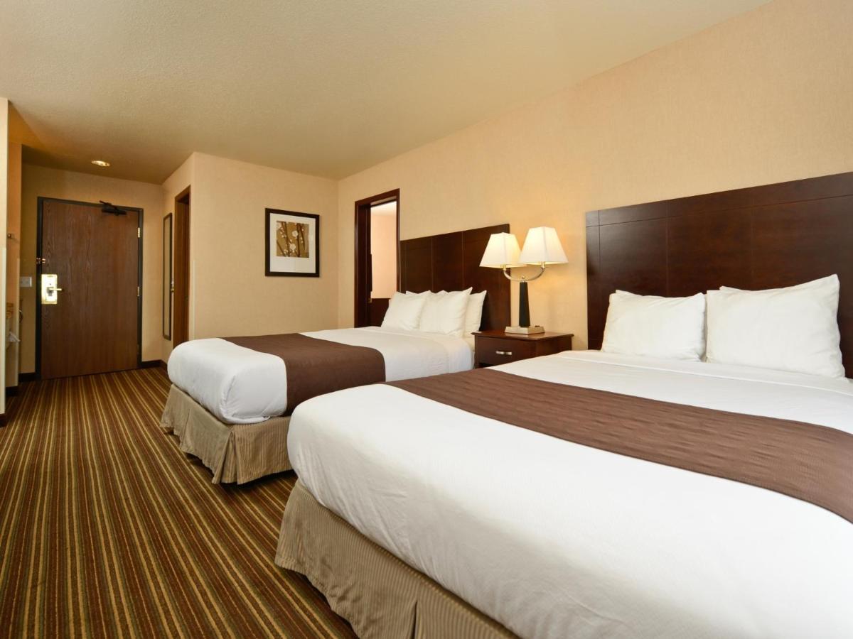 | Yellowstone West Gate Hotel
