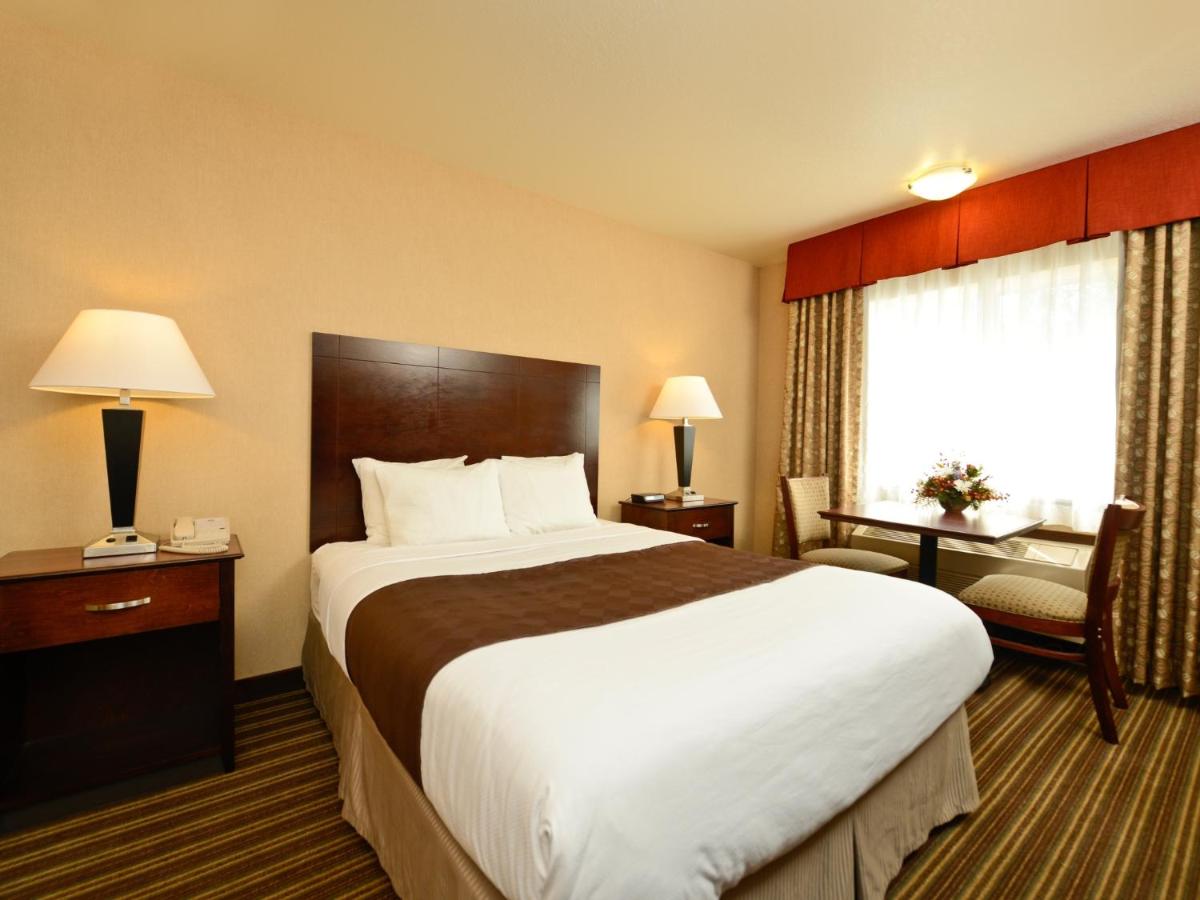 | Yellowstone West Gate Hotel