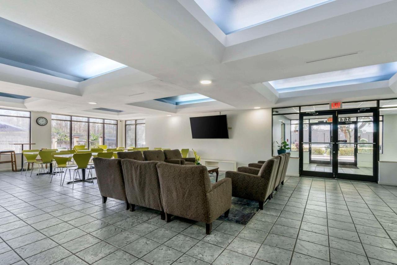 | Rodeway Inn Wesley Chapel