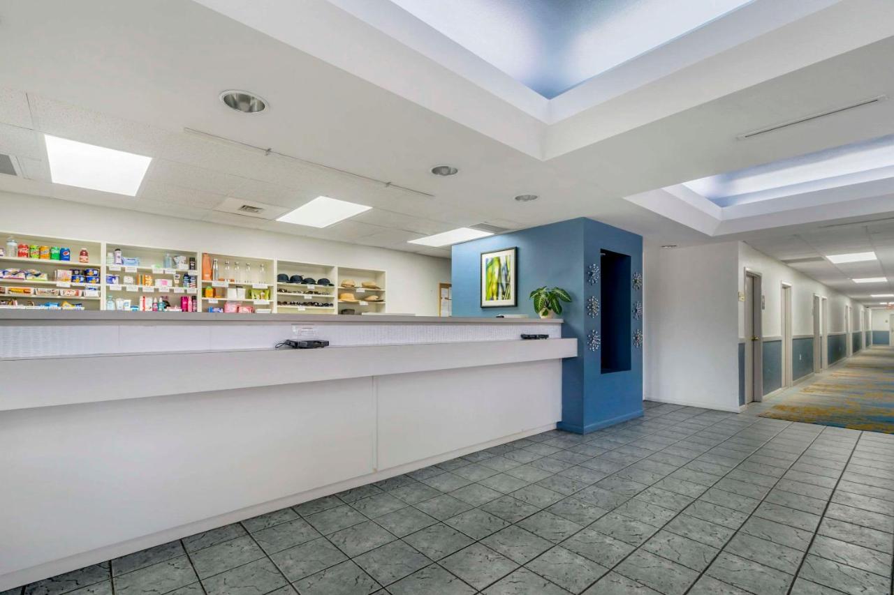 | Rodeway Inn Wesley Chapel