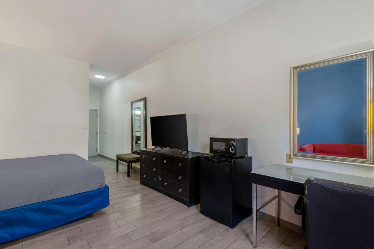 | Rodeway Inn Wesley Chapel