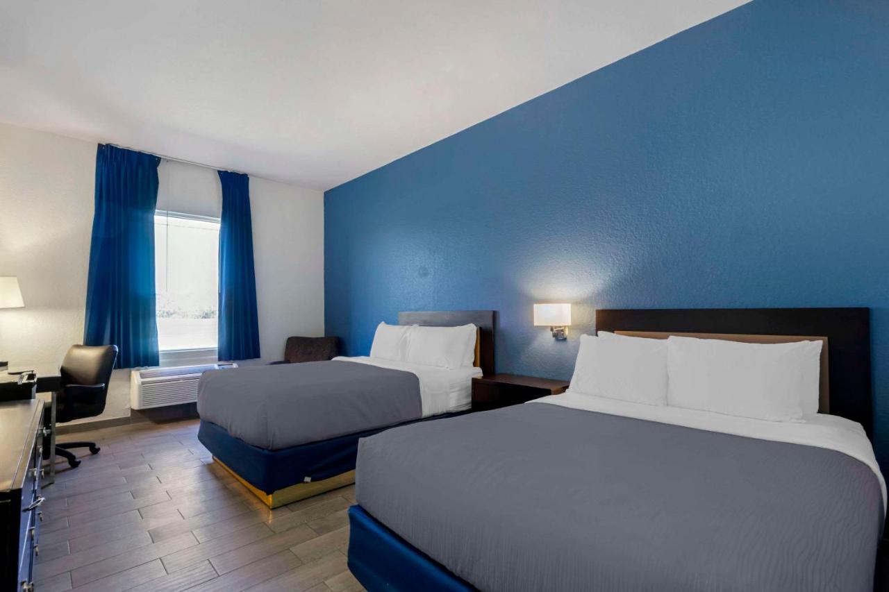 | Rodeway Inn Wesley Chapel