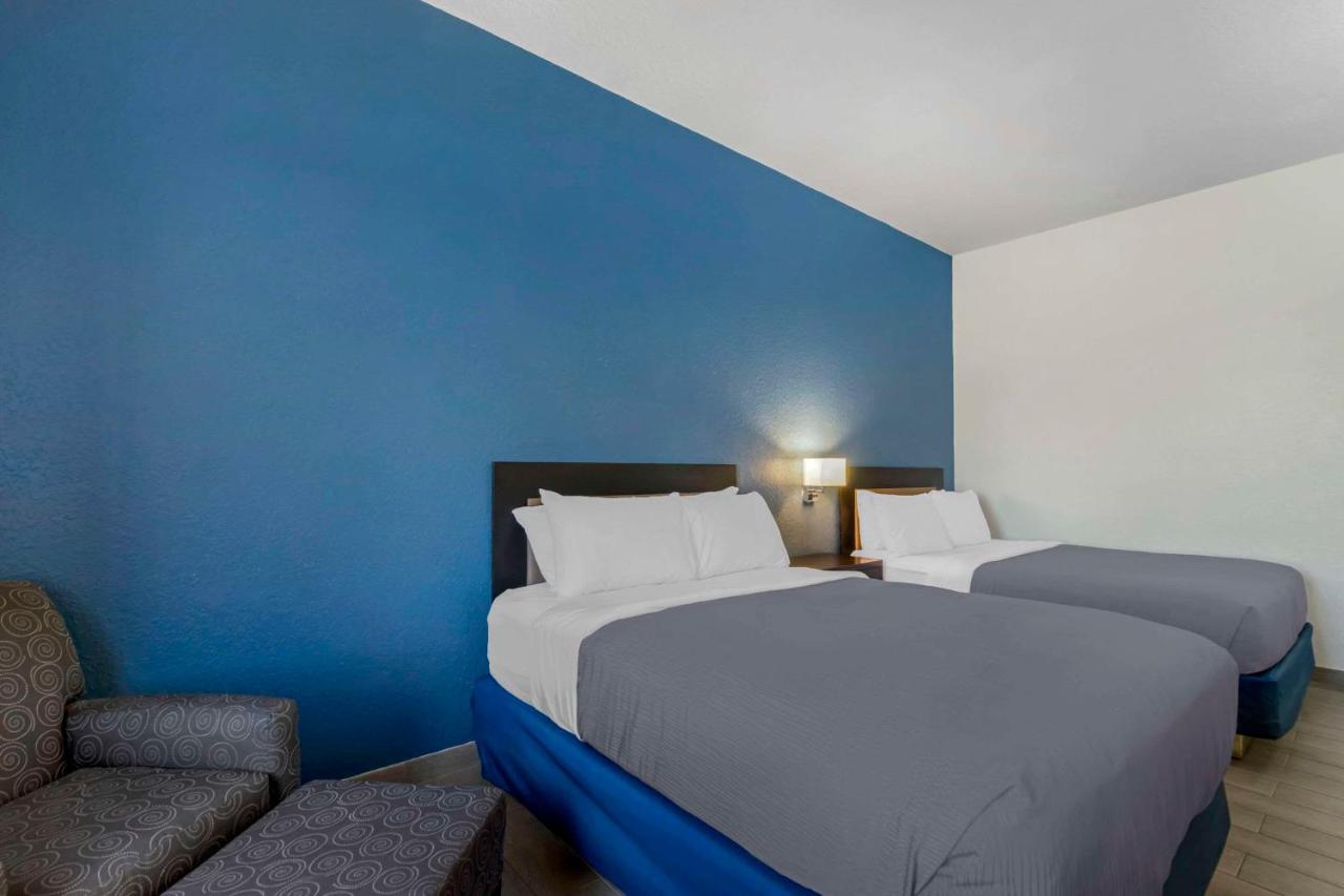 | Rodeway Inn Wesley Chapel