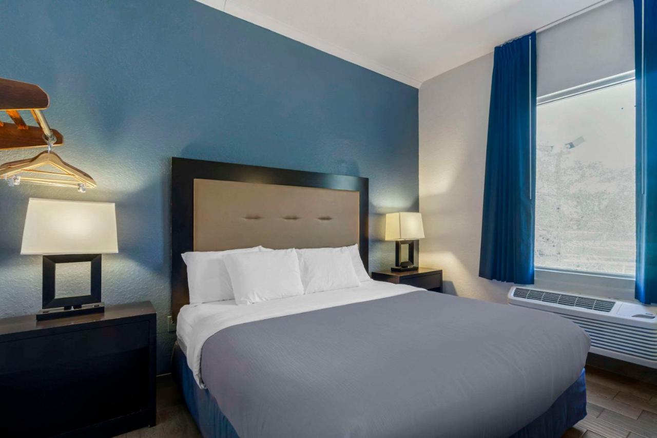 | Rodeway Inn Wesley Chapel