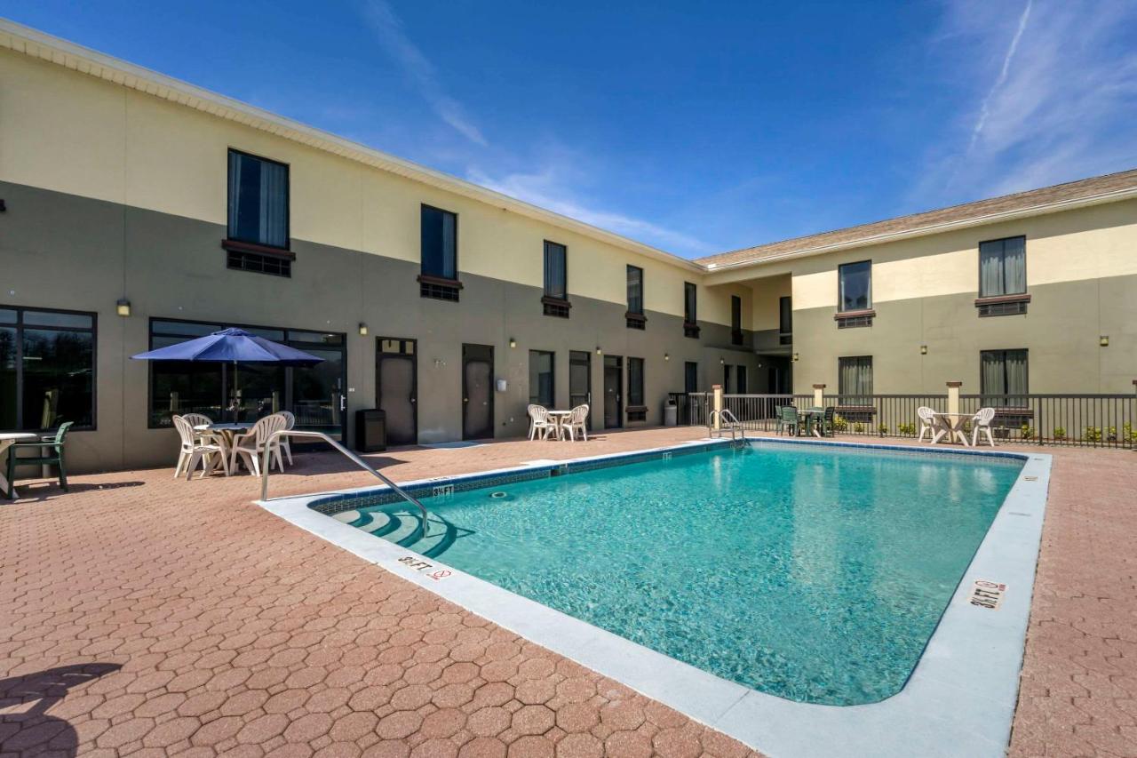 | Rodeway Inn Wesley Chapel
