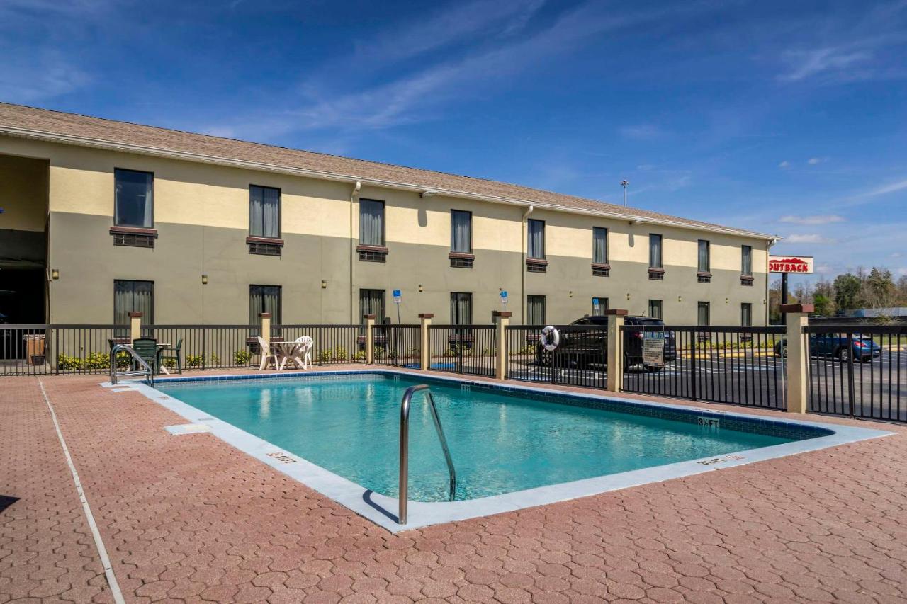 | Rodeway Inn Wesley Chapel