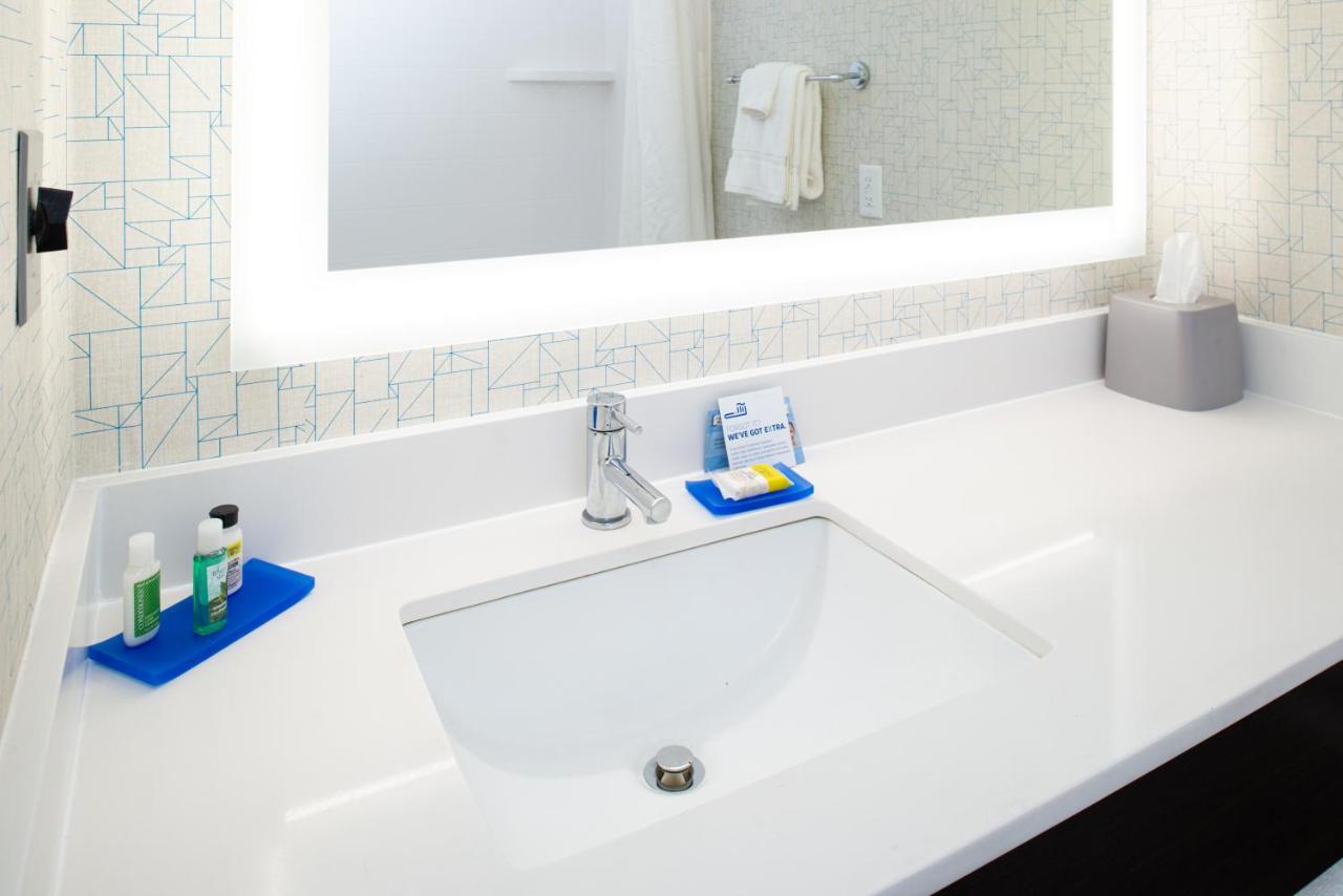 | Holiday Inn Express Cincinnati West, an IHG Hotel
