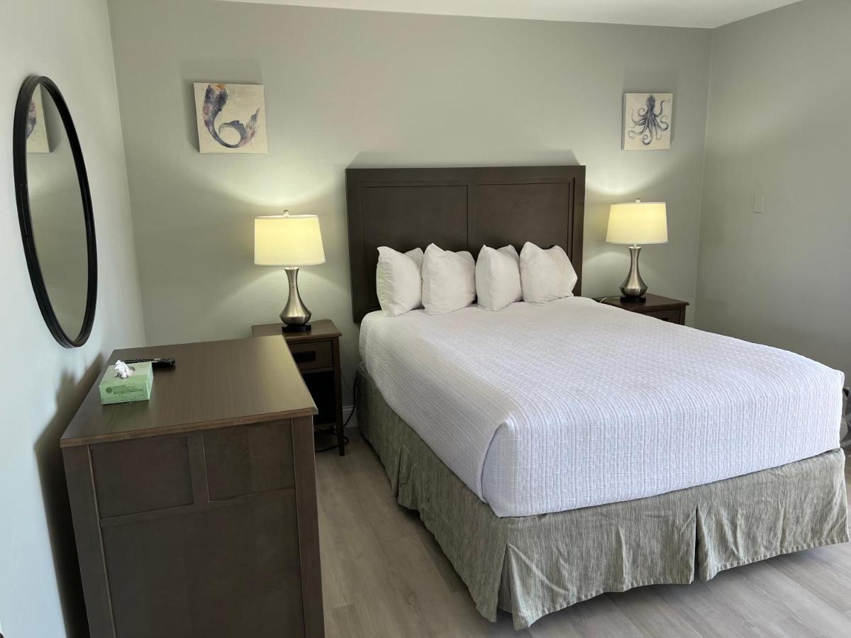  | Marco Island Lakeside Inn