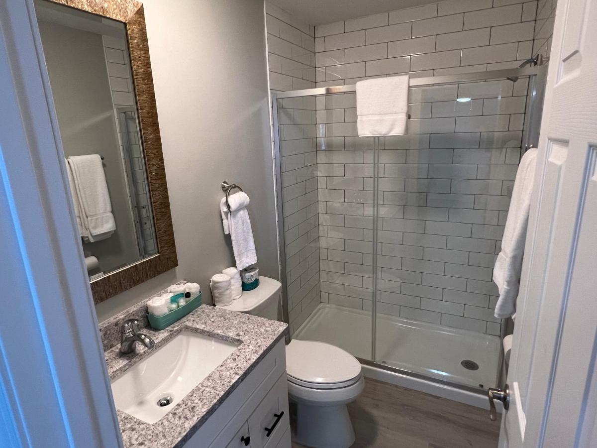  | Marco Island Lakeside Inn