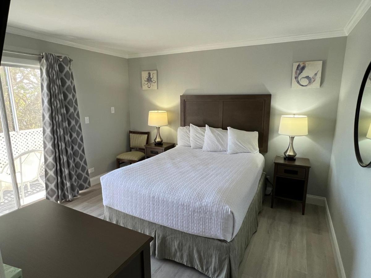  | Marco Island Lakeside Inn