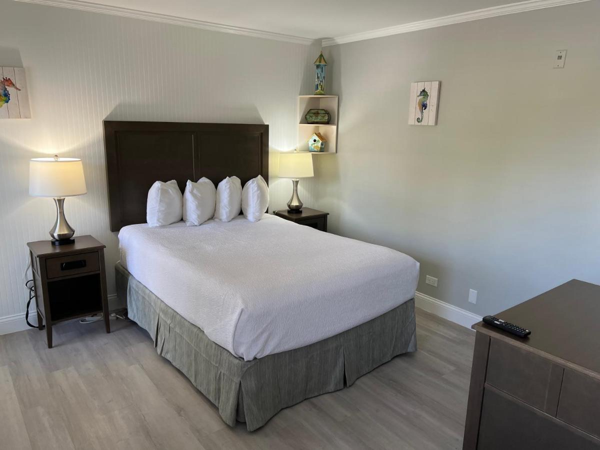  | Marco Island Lakeside Inn