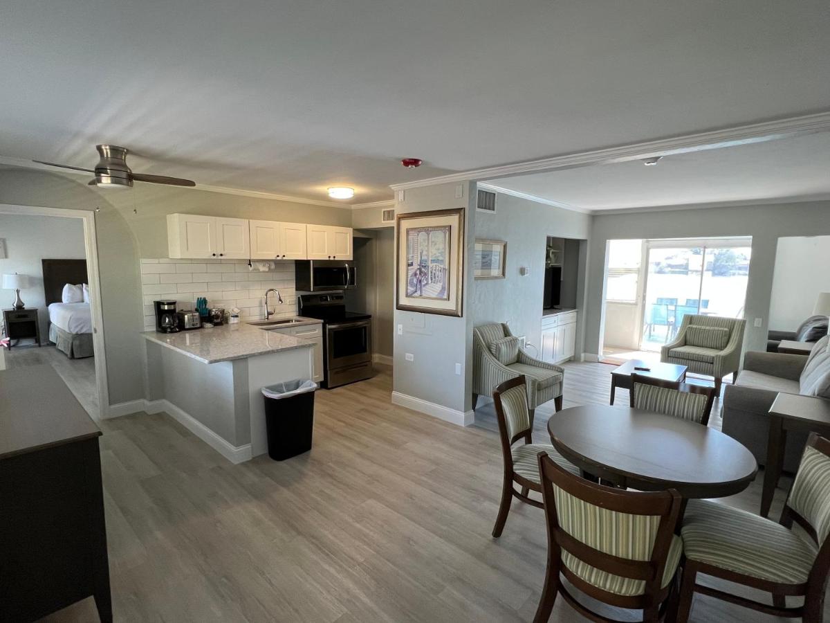  | Marco Island Lakeside Inn