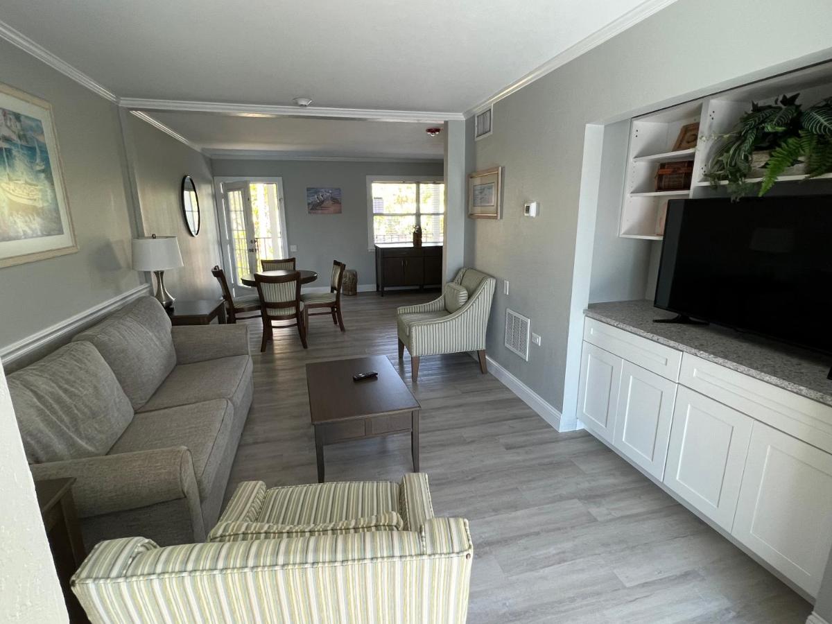  | Marco Island Lakeside Inn
