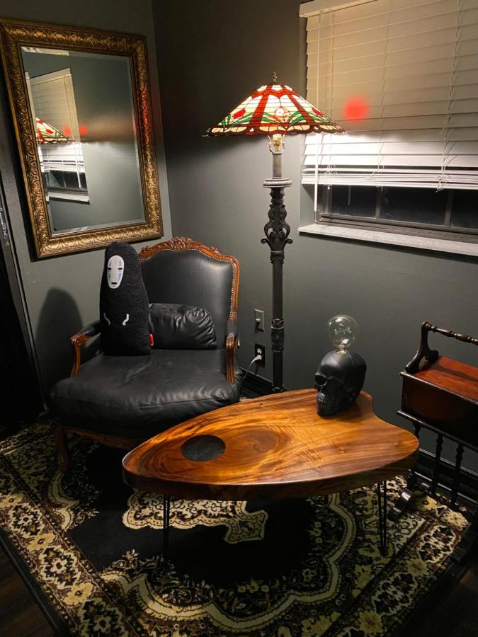 | Phantom History House - Ouija Room