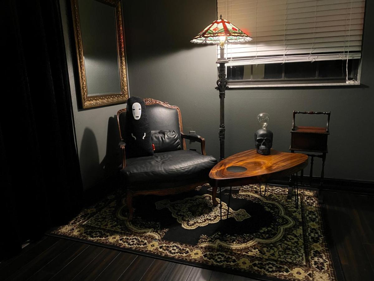 | Phantom History House - Ouija Room