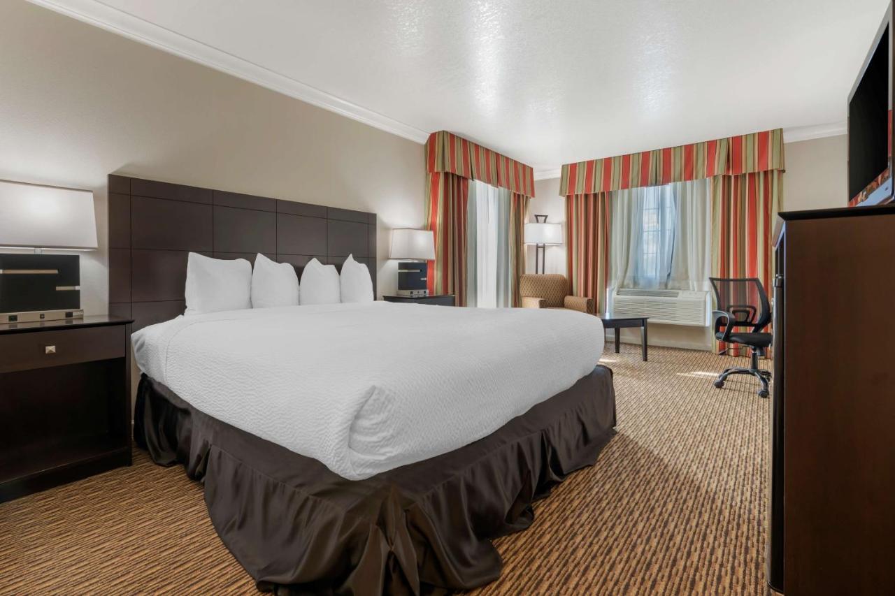 King Room at Best Western Colonial Inn