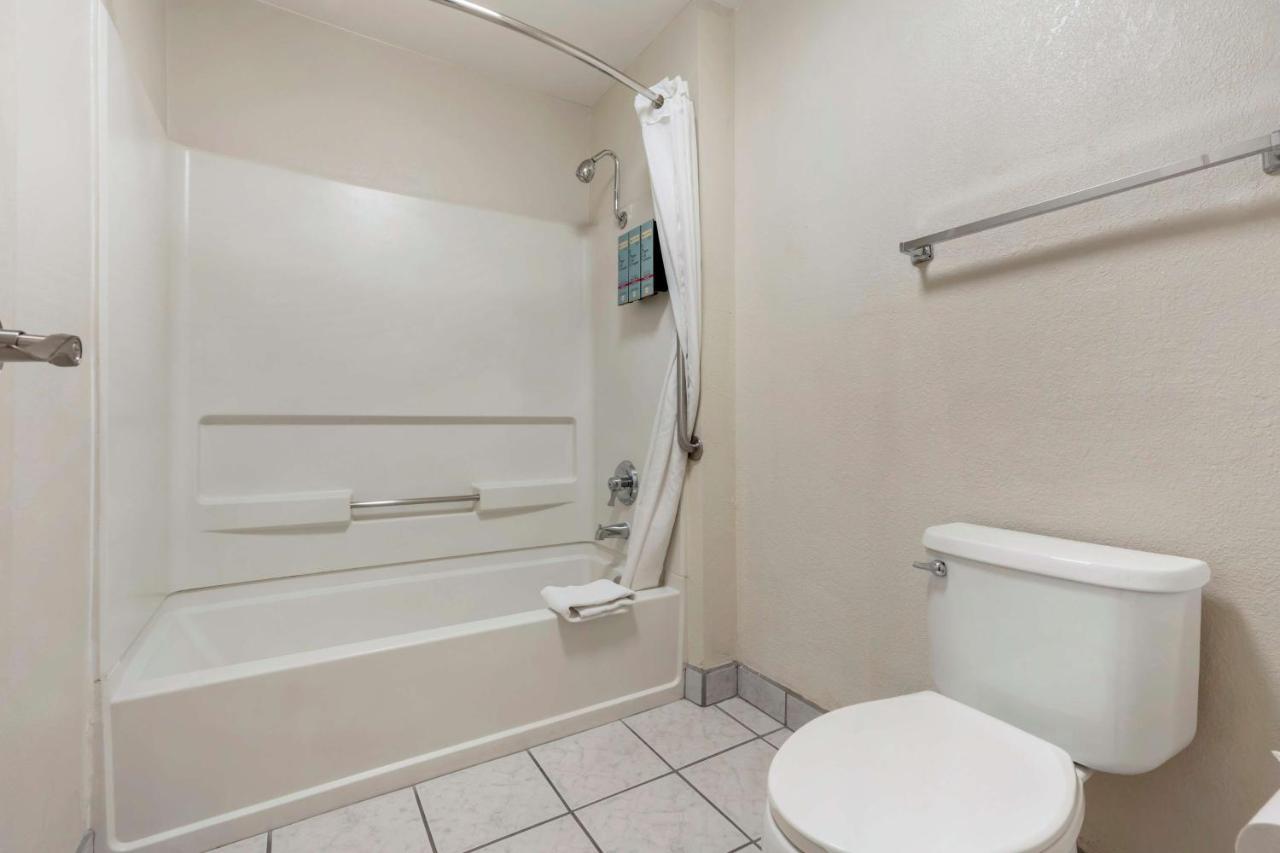 One-Bedroom King Suite at Best Western Colonial Inn