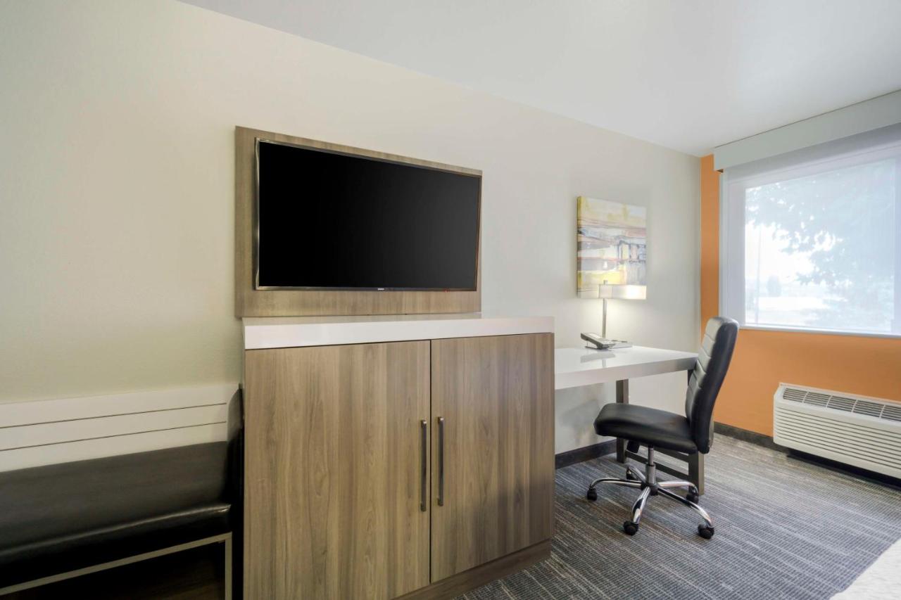Executive King Room with Sofa Bed at Best Western Plus Renton Inn