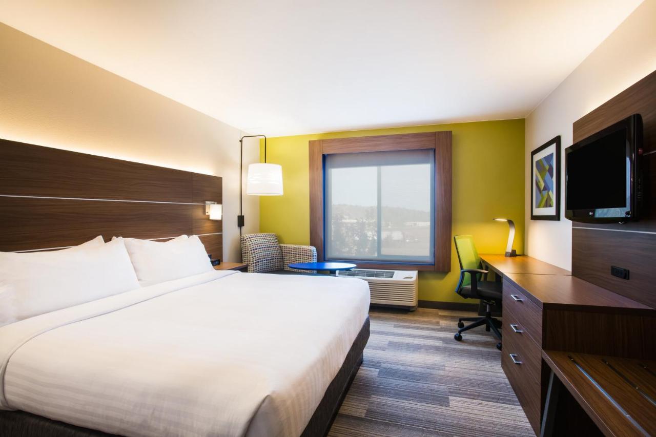 King Room at Holiday Inn Express & Suites Cedar City by IHG