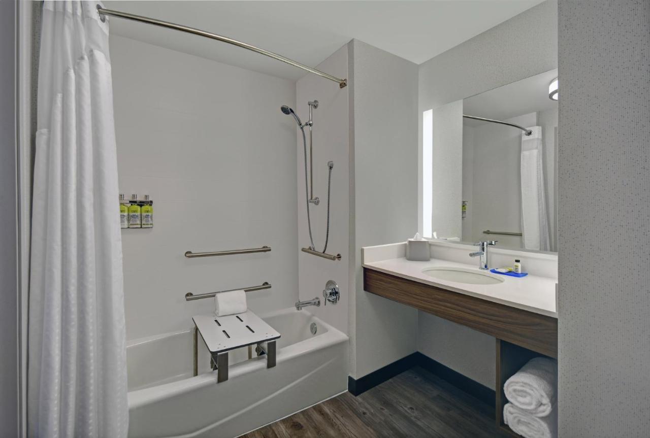 King Room - Mobility Accessible/Non-Smoking at Holiday Inn Express Houston - Galleria Area by IHG