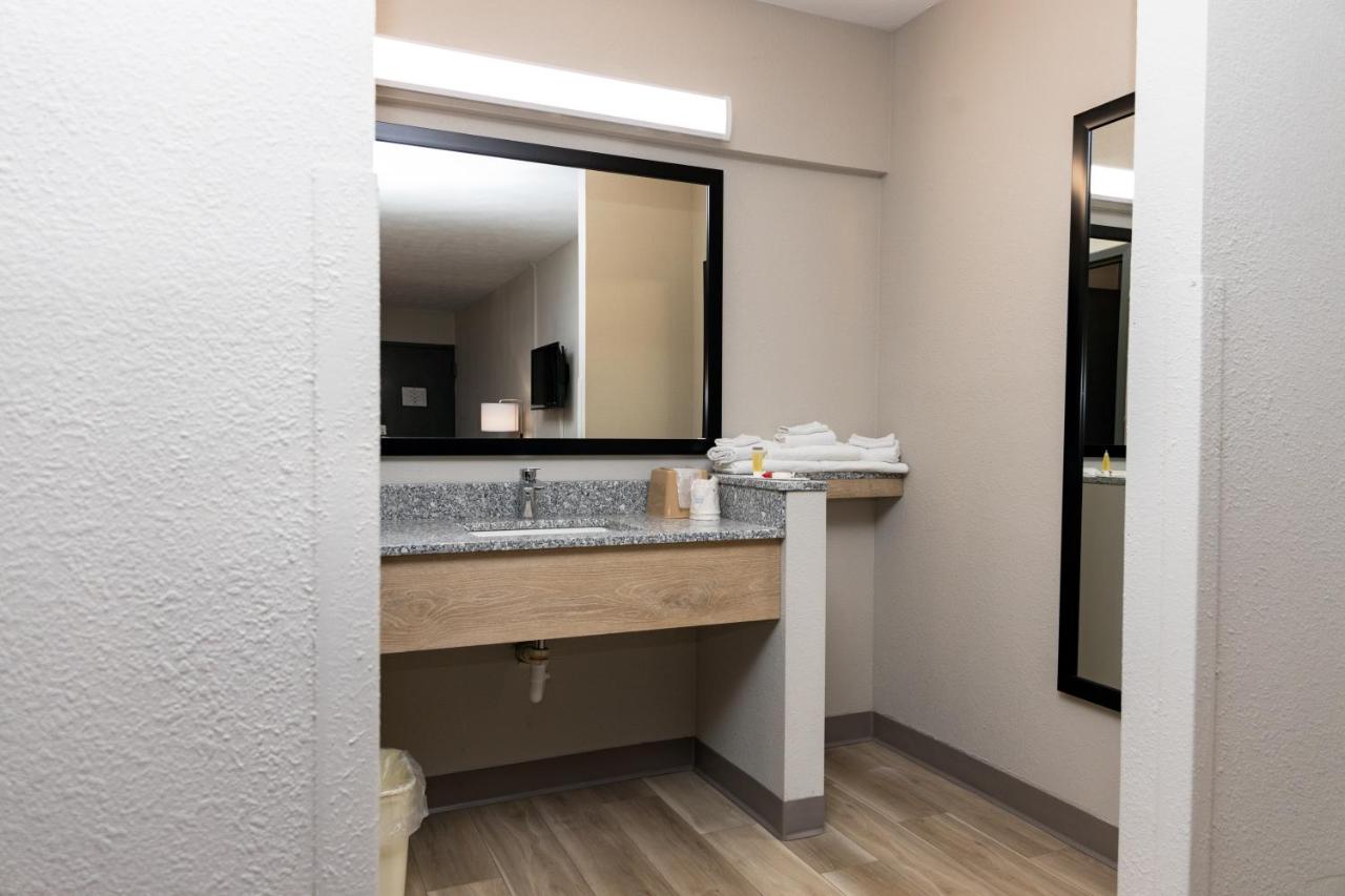 | Days Inn by Wyndham Cincinnati East