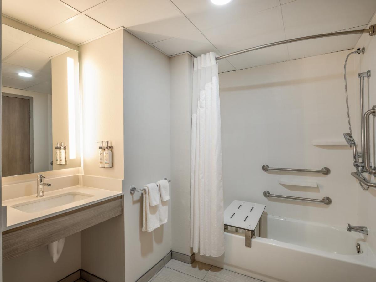 | Holiday Inn Express Greensboro-I-40 at Wendover, an IHG Hotel