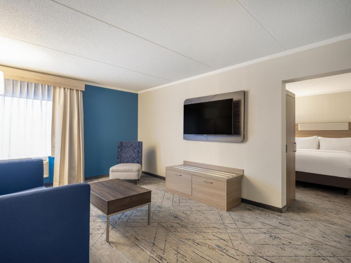 | Holiday Inn Express Greensboro-I-40 at Wendover, an IHG Hotel