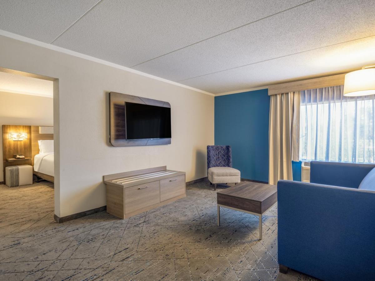 | Holiday Inn Express Greensboro-I-40 at Wendover, an IHG Hotel