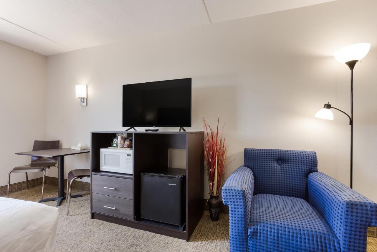 King Room - Non-Smoking/No Pets at Rodeway Inn Branson, Brick House