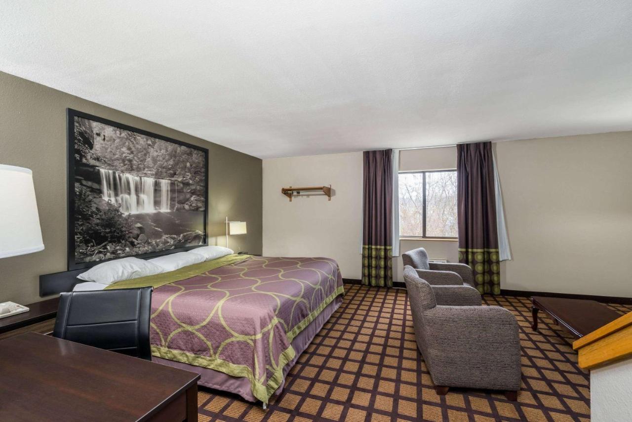| Super 8 by Wyndham Munfordville KY