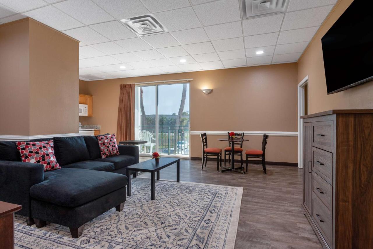 Suite with Two Double Beds - Non-Smoking at Travelodge by Wyndham Lakeland