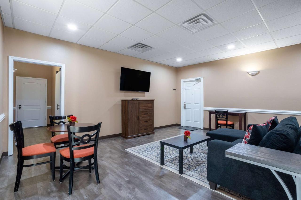 Suite with Two Double Beds - Non-Smoking at Travelodge by Wyndham Lakeland