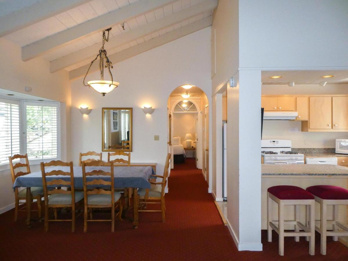 | Briarwood Inn