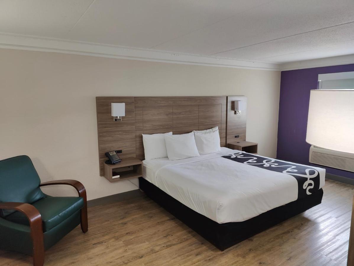 King Room at La Quinta Inn by Wyndham Kansas City Lenexa