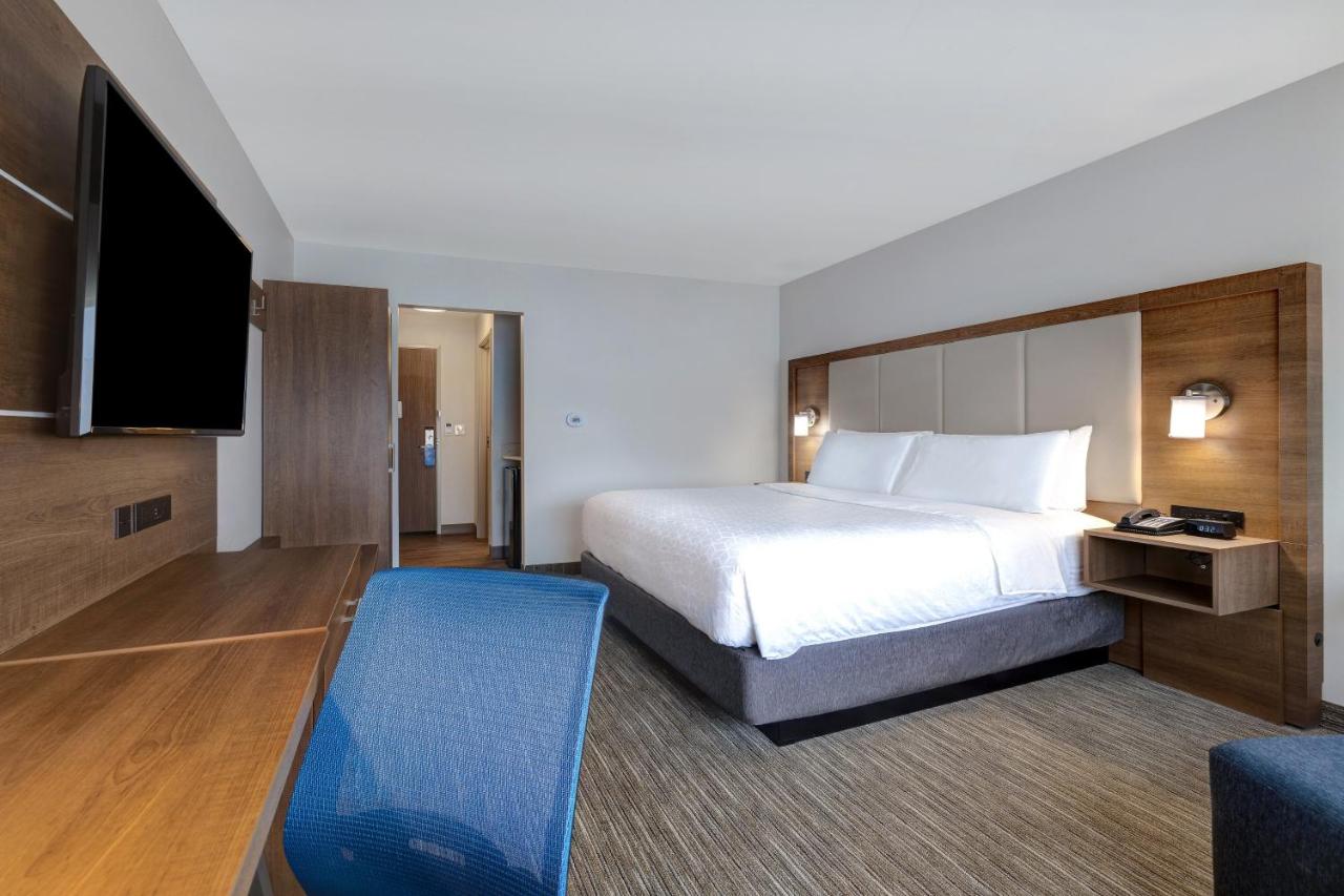Executive King Room - Non-Smoking at Holiday Inn Express & Suites Ann Arbor - University South by IHG