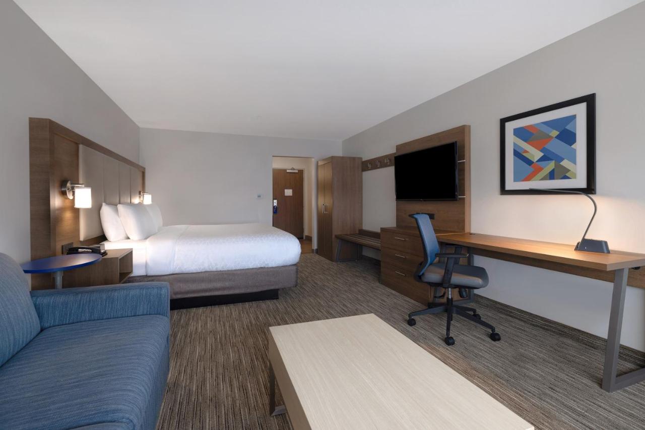 Executive King Room - Non-Smoking at Holiday Inn Express & Suites Ann Arbor - University South by IHG
