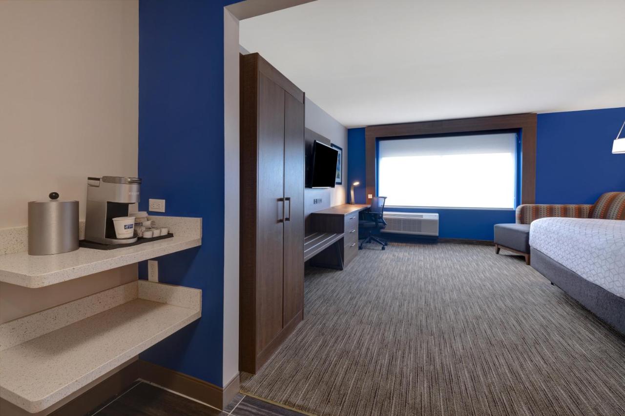 King Room - Mobility Access/Roll in Shower - Non-Smoking at Holiday Inn Express & Suites Ann Arbor - University South by IHG