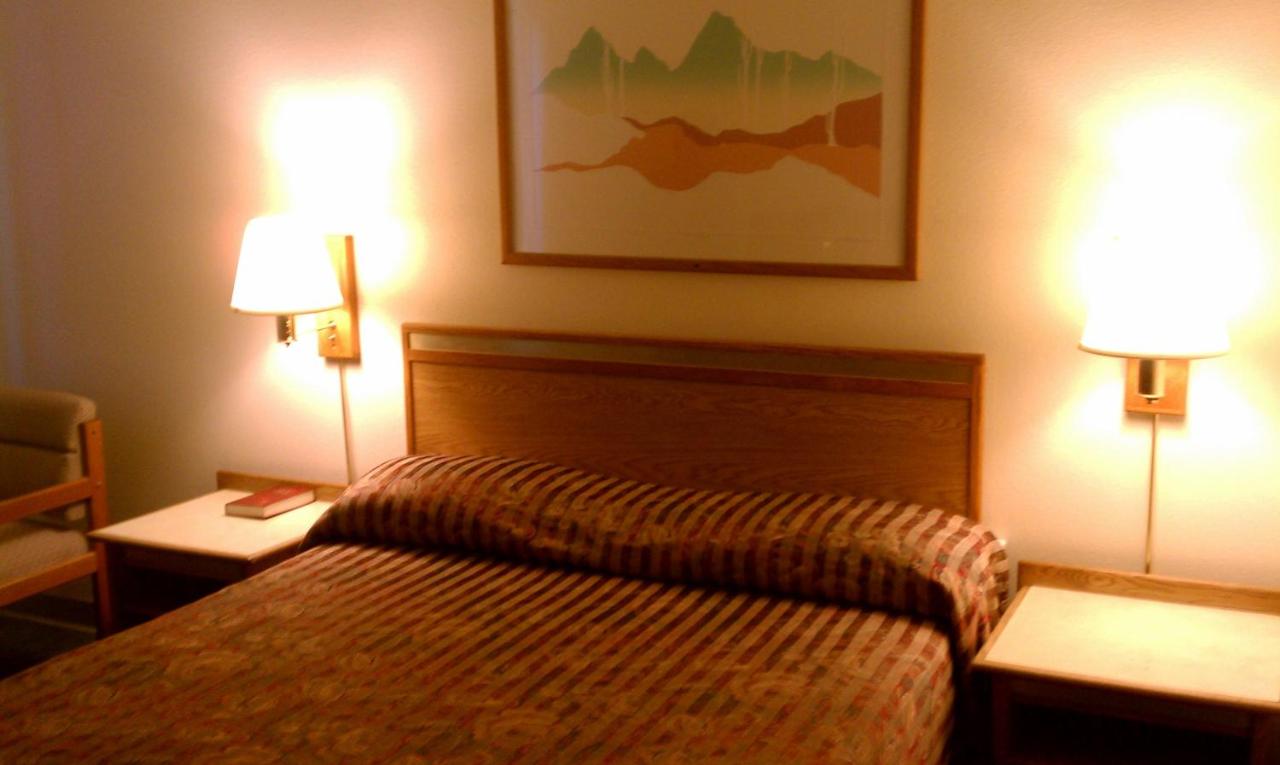 | Colorado River Value Inn