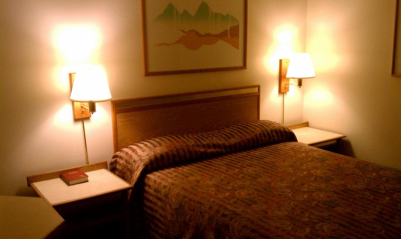 | Colorado River Value Inn