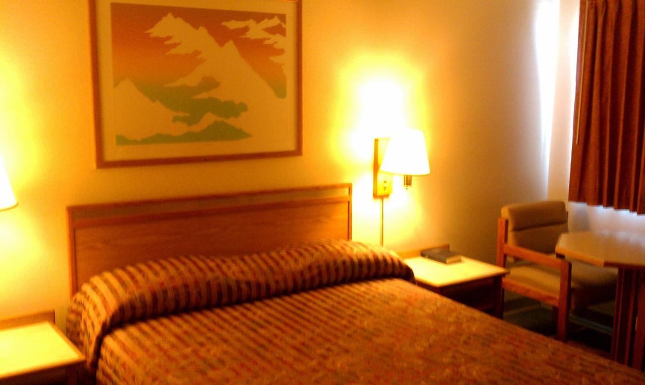 | Colorado River Value Inn